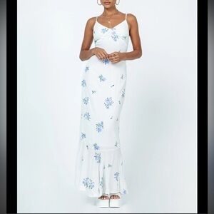 Sing along maxi floral dress in White and Blue
